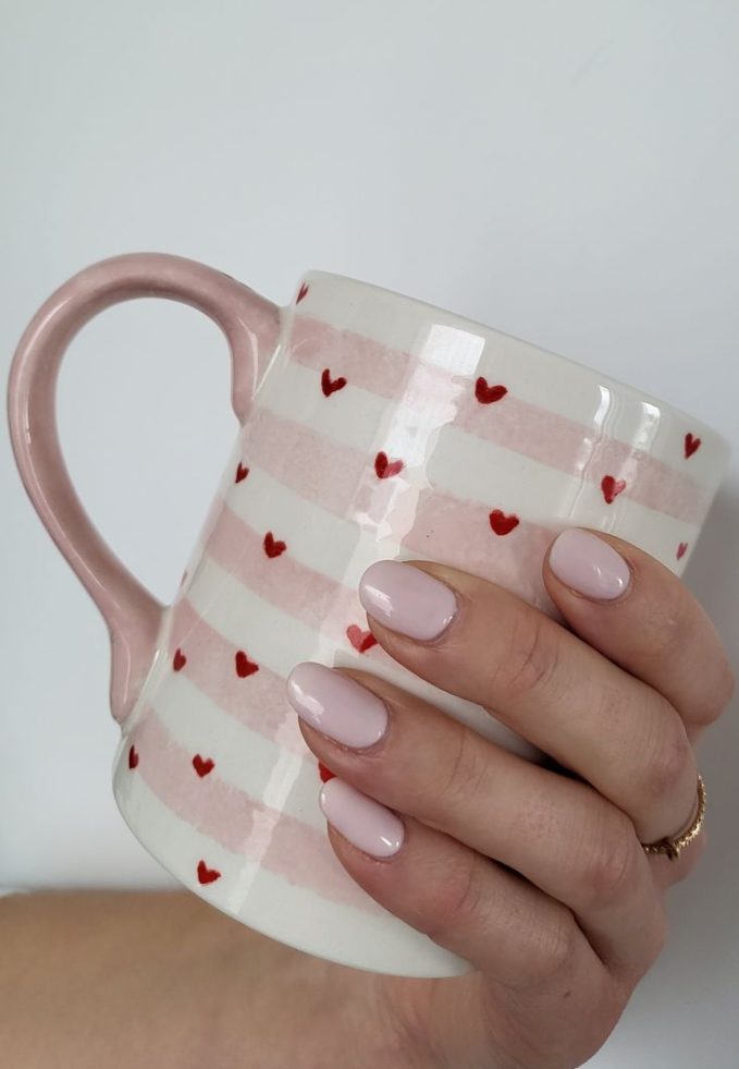 Tasse céramique dessinée à la main